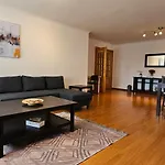 Modern 3 Bed Flat - Beaches, Expo & Fun - Your Gateway To Lisbon Lägenhet