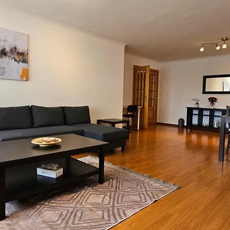 Modern 3 Bed Flat - Beaches, Expo & Fun - Your Gateway To Lisbon アパート