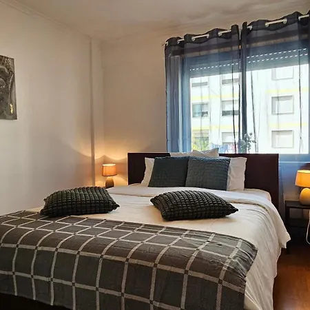 Apartment Modern 3 Bed Flat - Beaches, Expo & Fun - Your Gateway To Lisbon *
