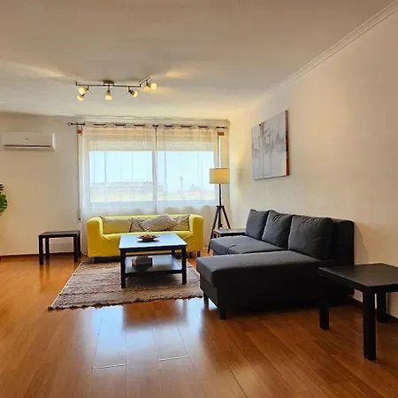 Modern 3 Bed Flat - Beaches, Expo & Fun - Your Gateway To Lisbon Apartment