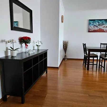 Apartment Modern 3 Bed Flat - Beaches, Expo & Fun - Your Gateway To Lisbon