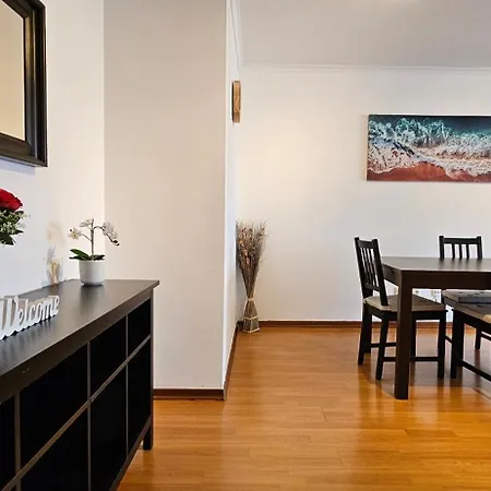 アパート Modern 3 Bed Flat - Beaches, Expo & Fun - Your Gateway To Lisbon モンチジョ