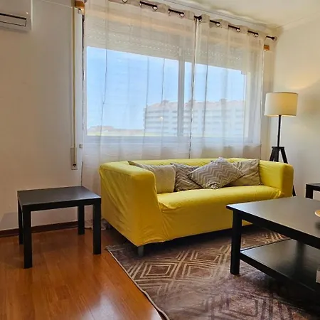 Modern 3 Bed Flat - Beaches, Expo & Fun - Your Gateway To Lisbon Apartment
