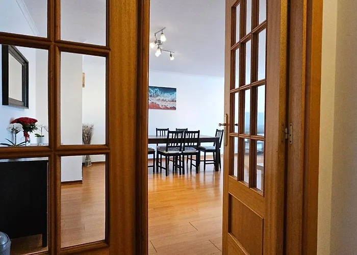 Апартаменты Modern 3 Bed Flat - Beaches, Expo & Fun - Your Gateway To Lisbon Монтижу