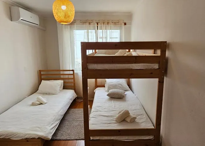Modern 3 Bed Flat - Beaches, Expo & Fun - Your Gateway To Lisbon *