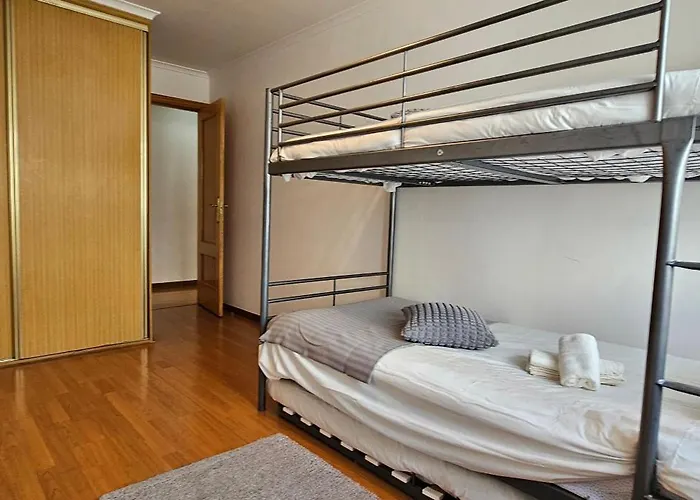 Modern 3 Bed Flat - Beaches, Expo & Fun - Your Gateway To Lisbon Апартаменты *