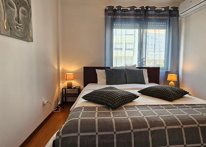 Modern 3 Bed Flat - Beaches, Expo & Fun - Your Gateway To Lisbon Апартаменты Монтижу