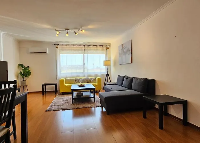 Modern 3 Bed Flat - Beaches, Expo & Fun - Your Gateway To Lisbon Апартаменты